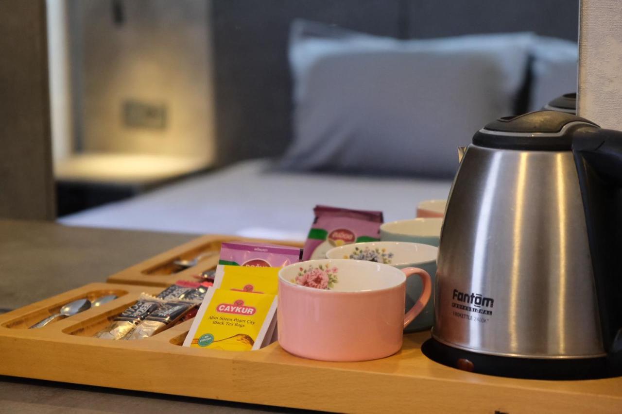 The Queen Hotel Istanbul Bagian luar foto