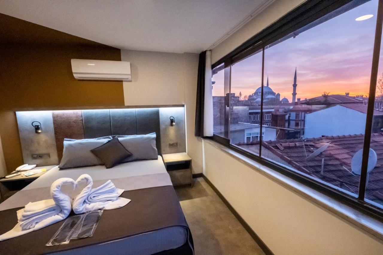 The Queen Hotel Istanbul Bagian luar foto