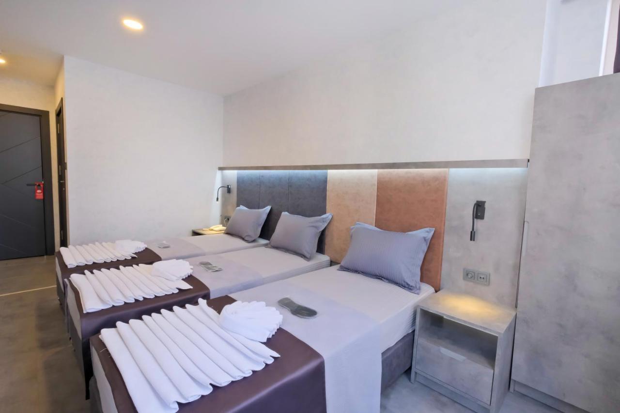 The Queen Hotel Istanbul Bagian luar foto