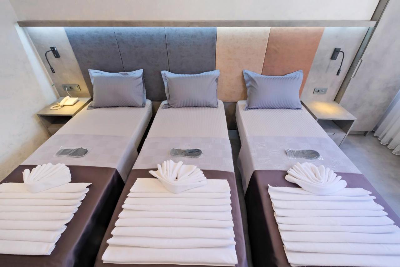 The Queen Hotel Istanbul Bagian luar foto