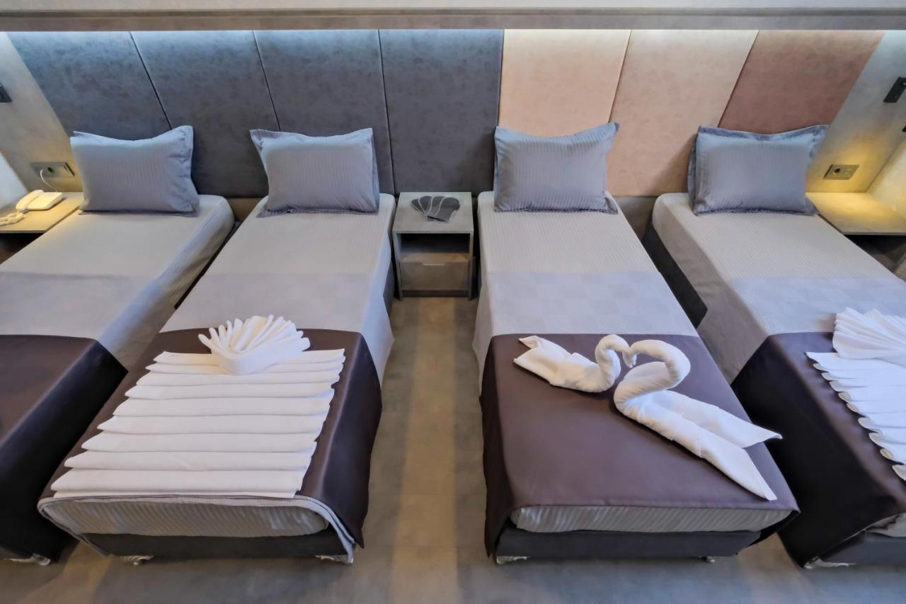 The Queen Hotel Istanbul Bagian luar foto