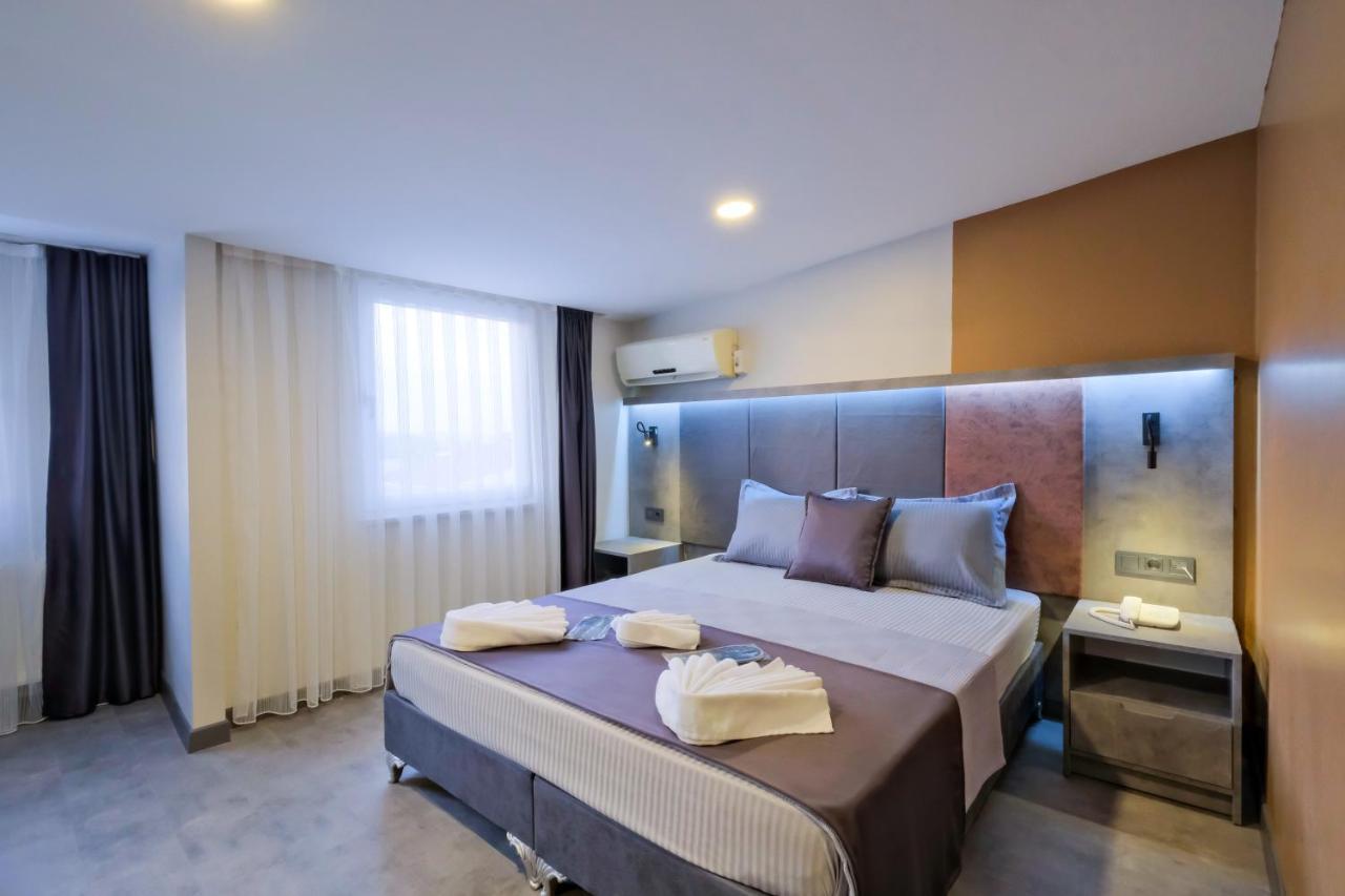 The Queen Hotel Istanbul Bagian luar foto