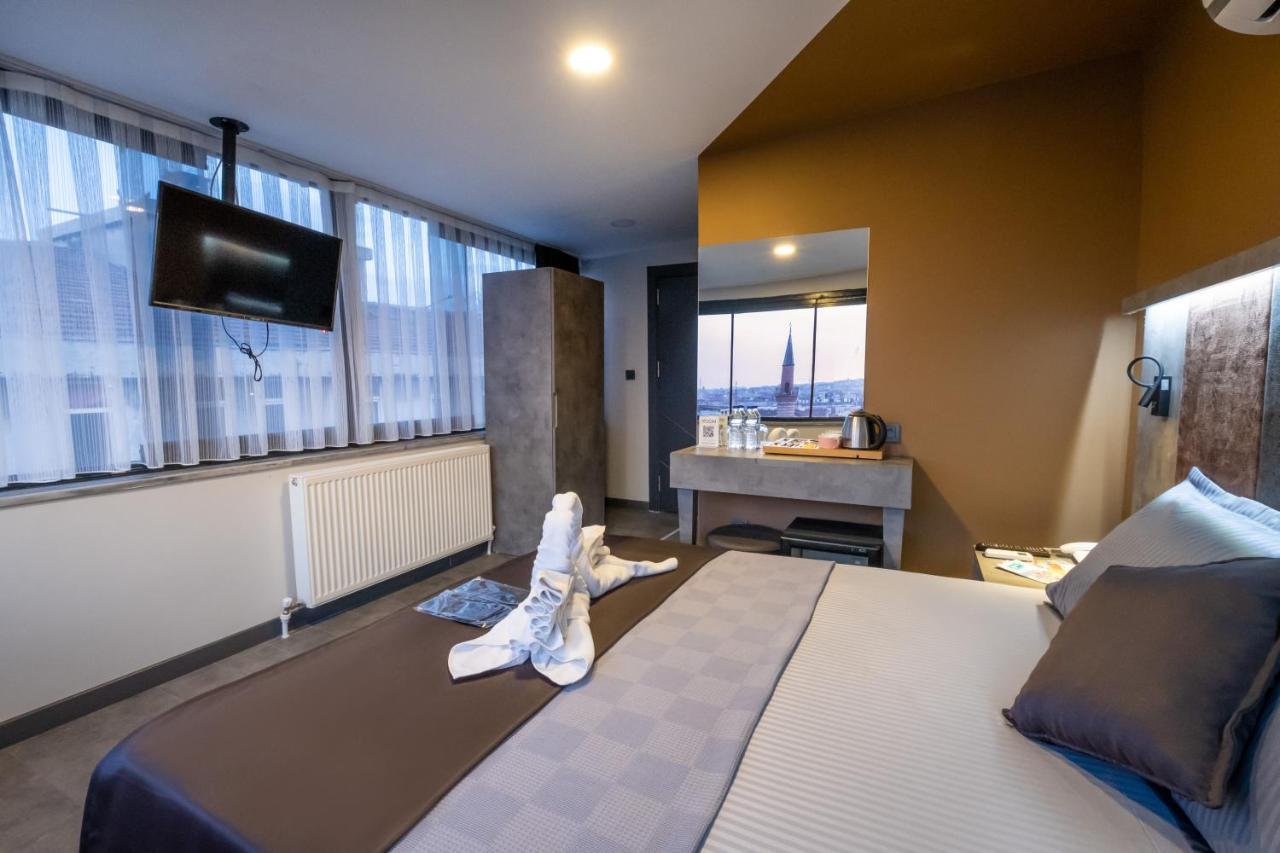 The Queen Hotel Istanbul Bagian luar foto