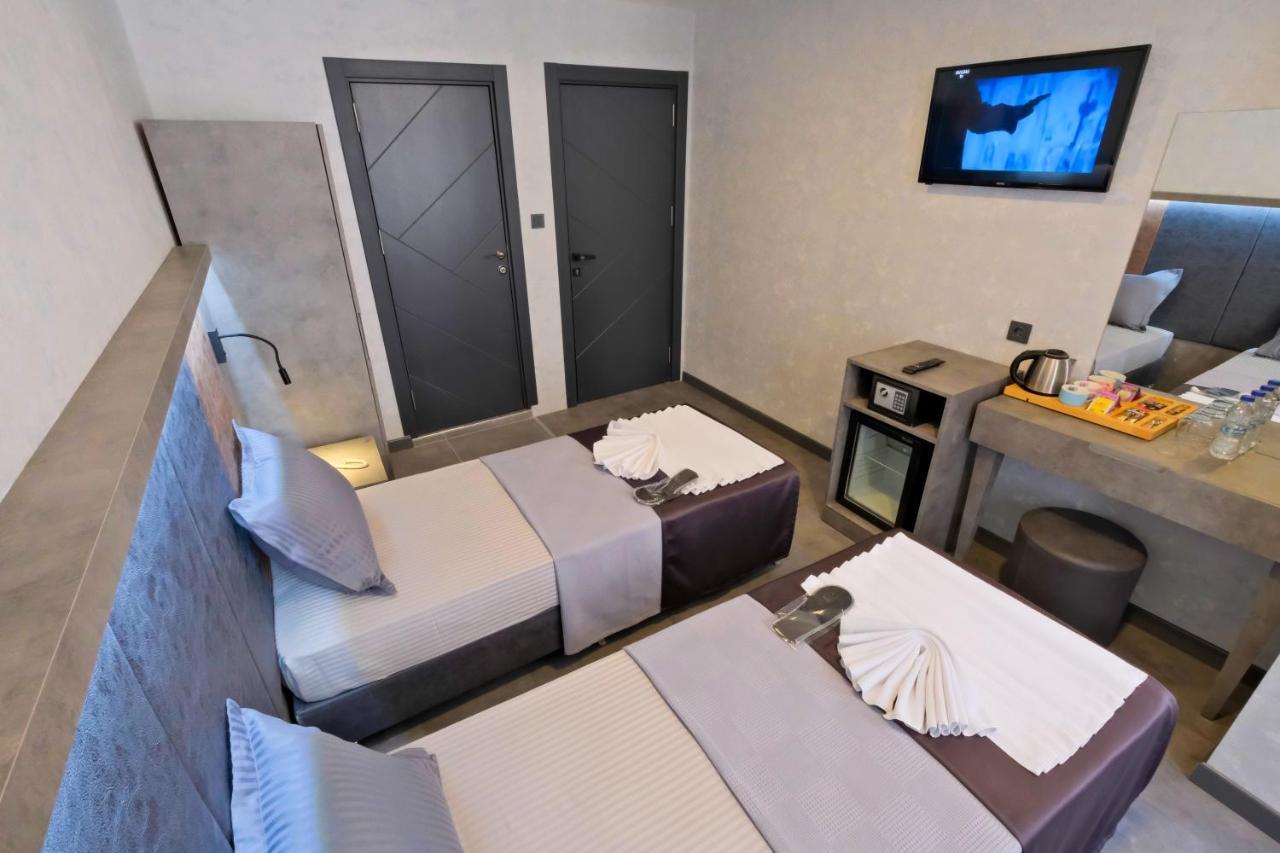 The Queen Hotel Istanbul Bagian luar foto