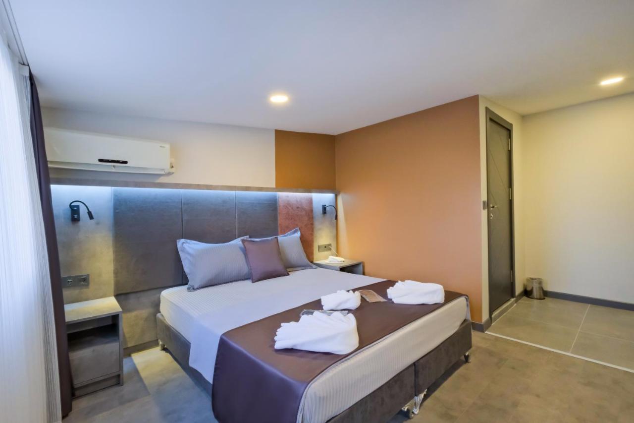 The Queen Hotel Istanbul Bagian luar foto
