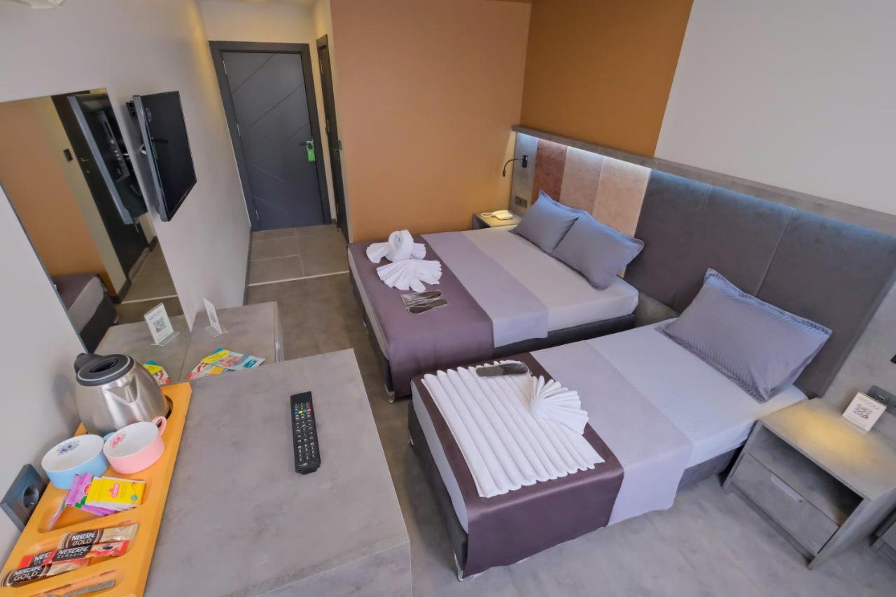 The Queen Hotel Istanbul Bagian luar foto