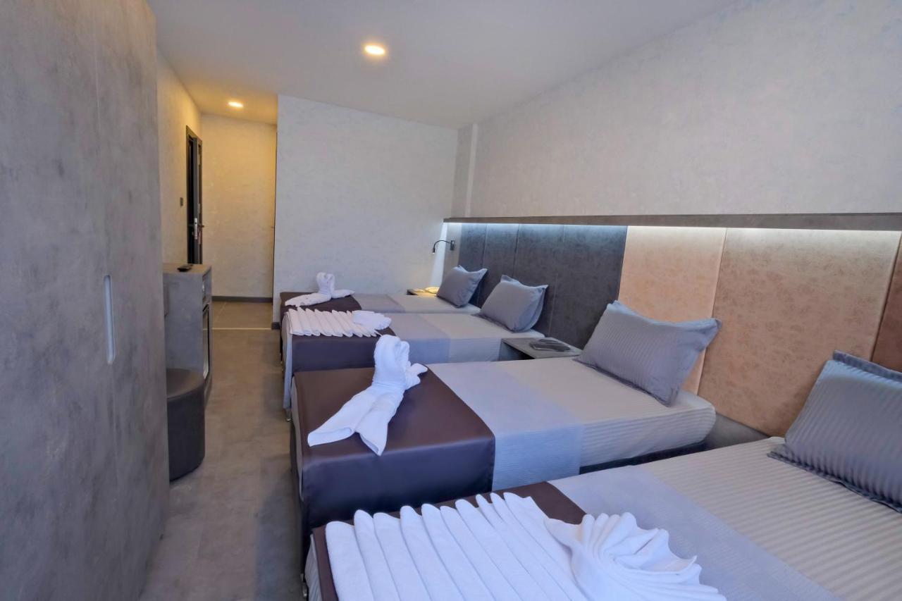 The Queen Hotel Istanbul Bagian luar foto