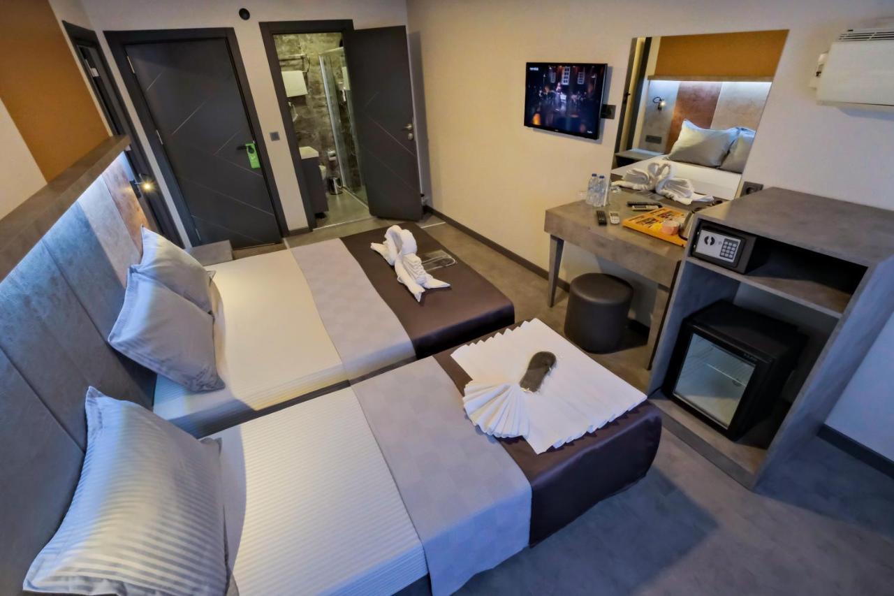 The Queen Hotel Istanbul Bagian luar foto