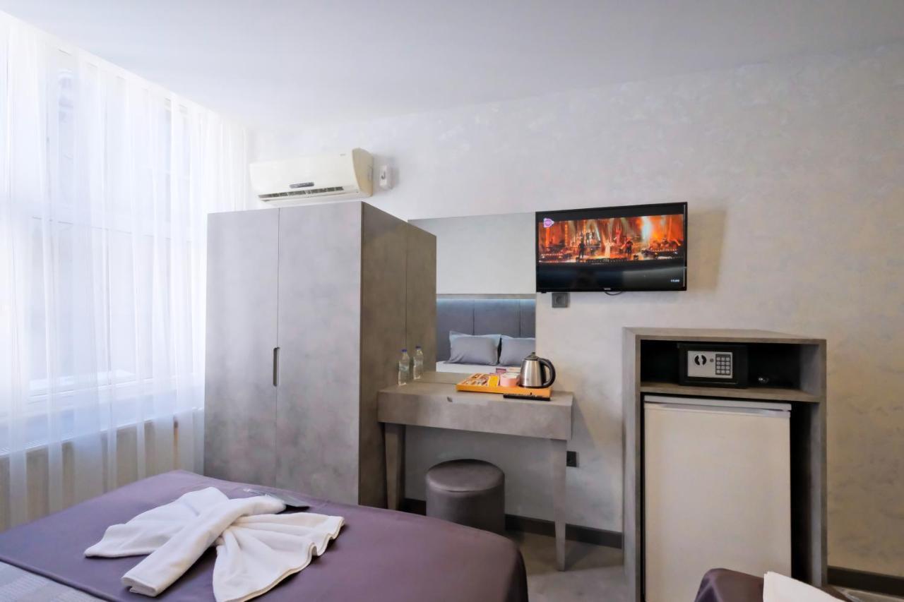The Queen Hotel Istanbul Bagian luar foto