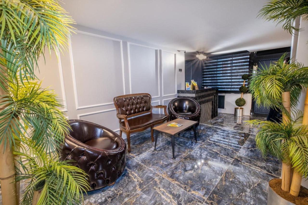 The Queen Hotel Istanbul Bagian luar foto
