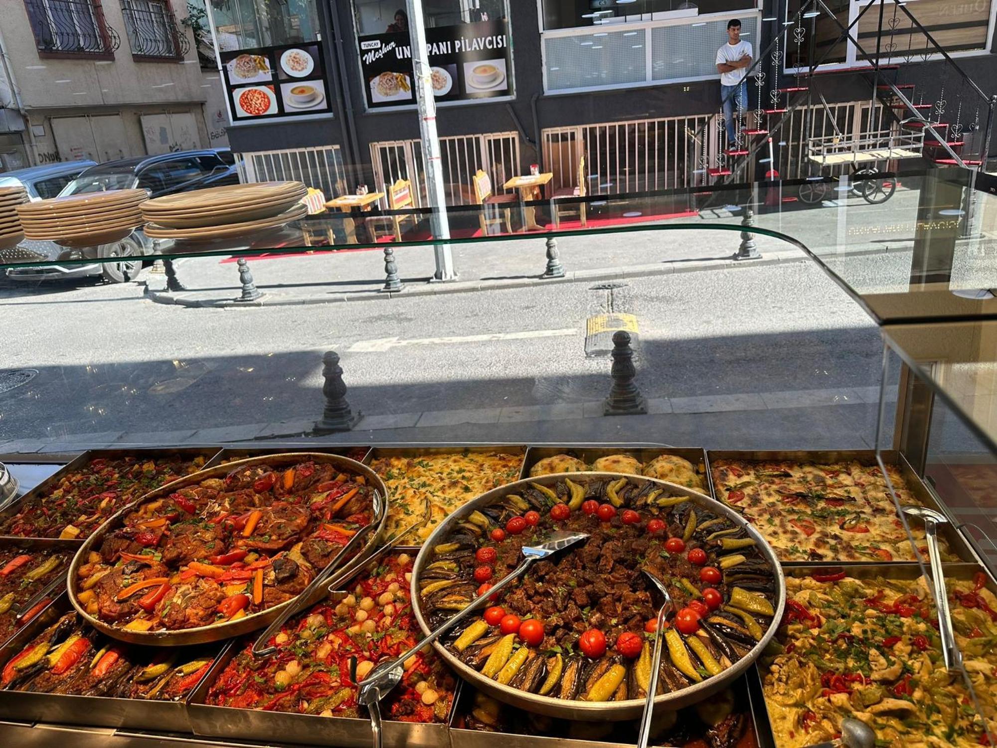 The Queen Hotel Istanbul Bagian luar foto